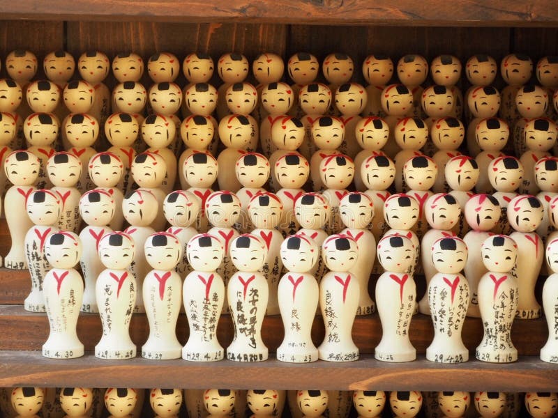 Японские деревянные куклы Kokeshi стоковые изображения rf